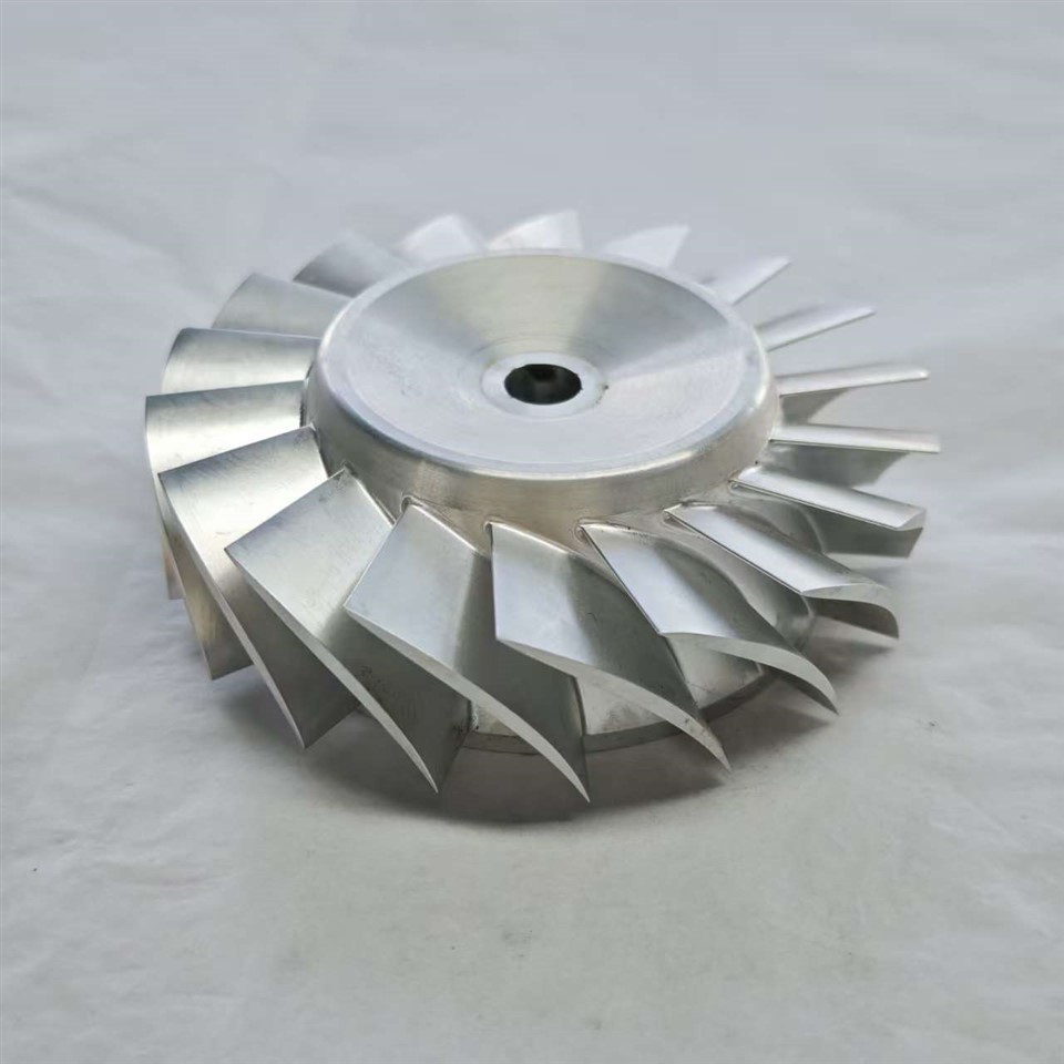 Alumiiniumist mootoriklamber